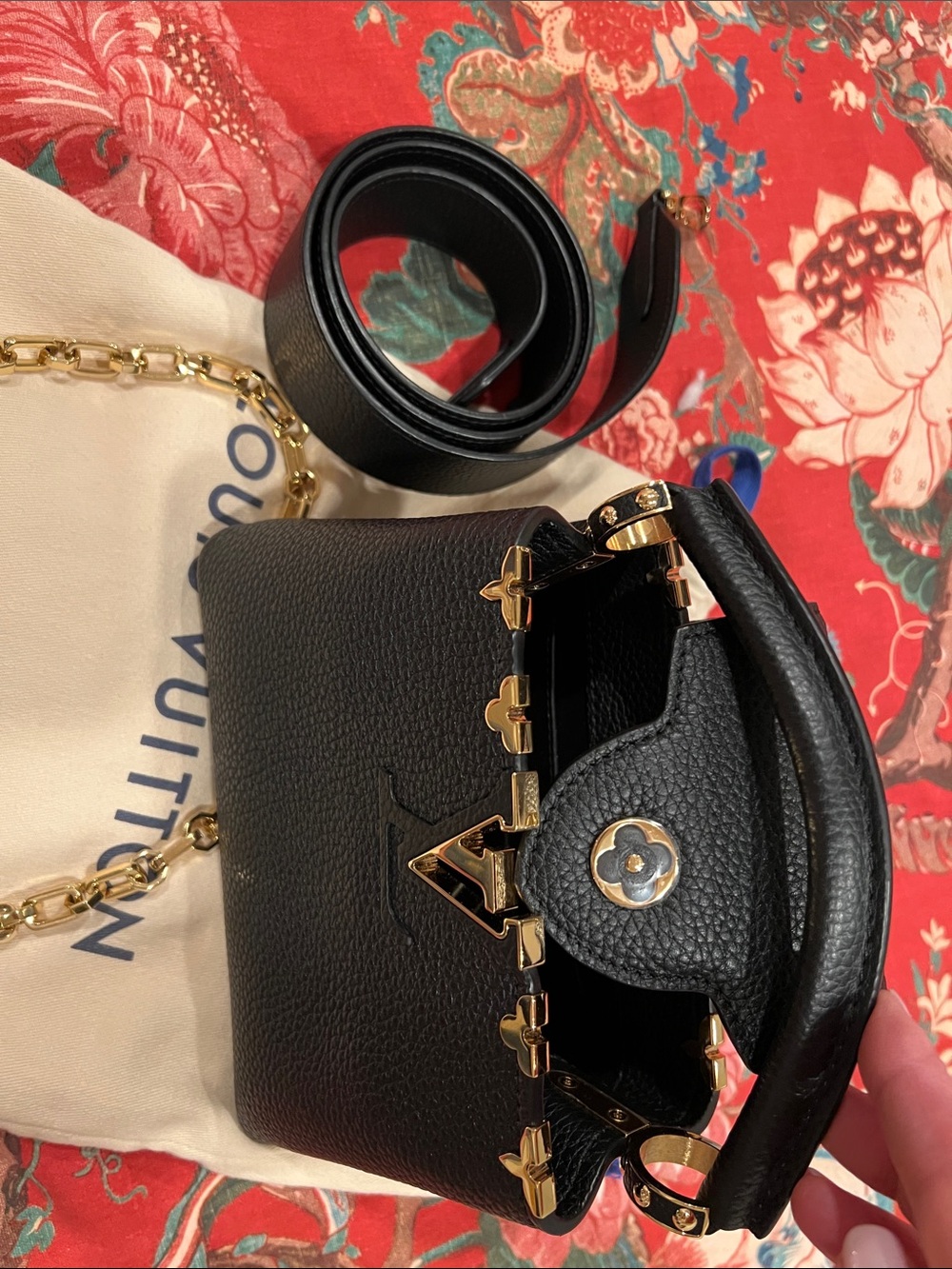 Louis Vuitton Black Capucines Mini Top-Handle Bag with Gold Hardware - Picture 4 of 15